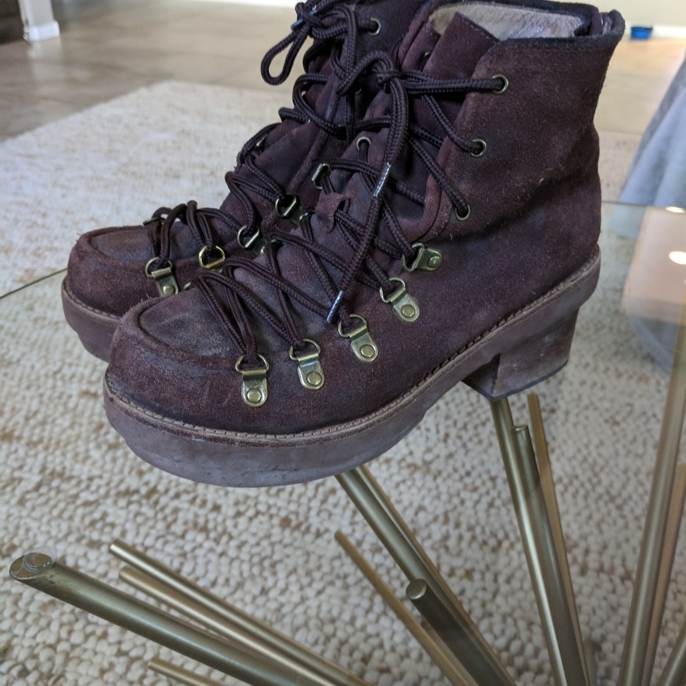 Mountaineering boots